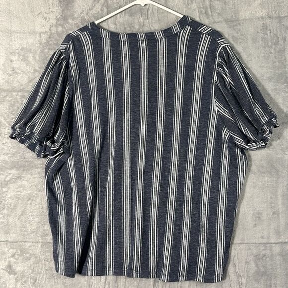 Como Black Blue White Peasant Criss Cross Stretch Flowy Top Size 1X - Picture 9 of 9
